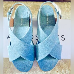 Very cute, brand new Aerosoles. Never worn! Comfy flat sandals.